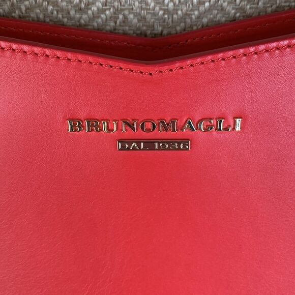 BRUNOMAGLI SMOOTH LEATHER CHAIN EXPANDABLE TOTE - RED - Picture 4 of 12